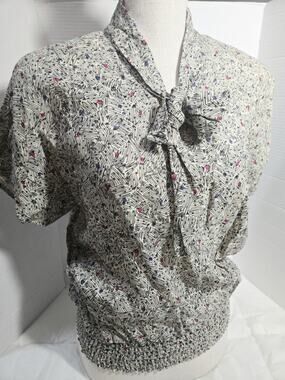 Illustrations Blouse Sz M Abstract Short Sleeve High Neck Top 90's Retro Academi